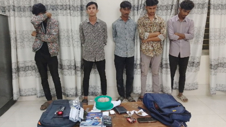 পবিপ্রবিতে গাঁজাসহ পাঁচ মাদকসেবী আটক পবিপ্রবিতে গাঁজাসহ পাঁচ মাদকসেবী আটক