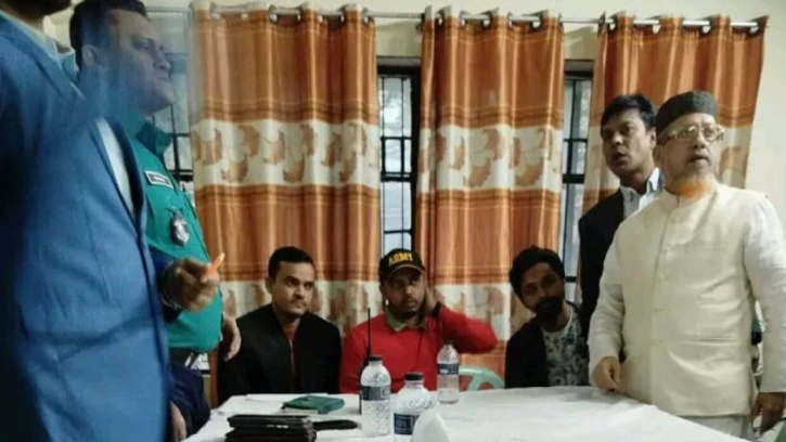 জবি শিবির সেক্রেটারির ওপর হামলার চেষ্টা সোহরাওয়ার্দী কলেজ ছাত্রদলের জবি শিবির সেক্রেটারির ওপর হামলার চেষ্টা সোহরাওয়ার্দী কলেজ ছাত্রদলের