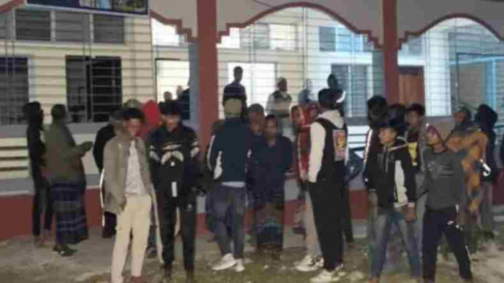 শৈলকুপায় মাদ্রাসায় নাইট গার্ড পরীক্ষা নিয়ে উত্তেজনা, আটক