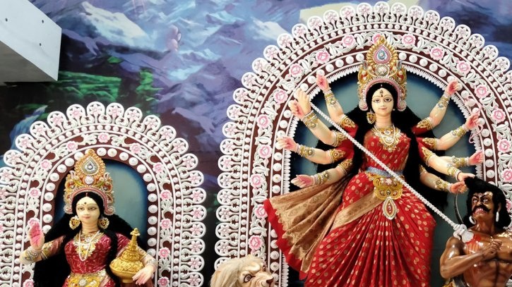 আজ বিজয়া দশমী, বিসর্জনের মধ্য দিয়ে শেষ হচ্ছে দুর্গাপূজা