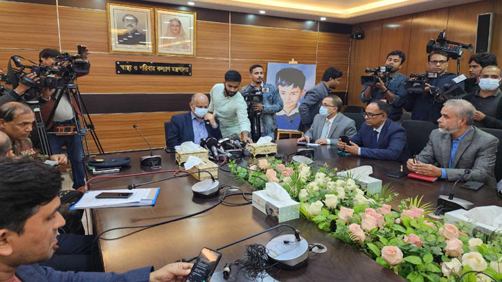 দেশের স্বাস্থ্য ব্যবস্থায় আস্থা নেই, মানুষ বিদেশ যাচ্ছে : স্বাস্থ্যমন্ত্রী দেশের স্বাস্থ্য ব্যবস্থায় আস্থা নেই, মানুষ বিদেশ যাচ্ছে : স্বাস্থ্যমন্ত্রী