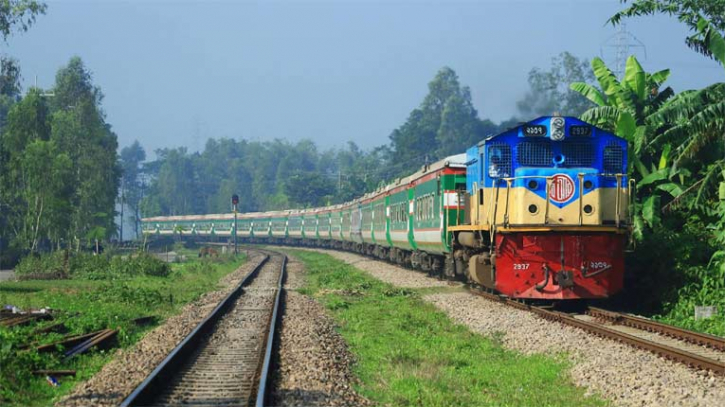 ঈদযাত্রা উপলক্ষে ট্রেনের অগ্রিম টিকেট বিক্রি শুরু ঈদযাত্রা উপলক্ষে ট্রেনের অগ্রিম টিকেট বিক্রি শুরু