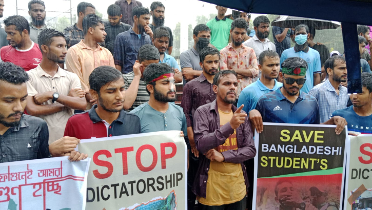 ‘দিনগুলো অন্ধকারে রাতগুলো গণগ্রেপ্তার আতঙ্কে’ ‘দিনগুলো অন্ধকারে রাতগুলো গণগ্রেপ্তার আতঙ্কে’