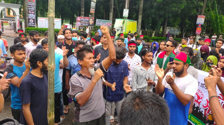 ইবিতে শিক্ষক-শিক্ষার্থী-জনতার বিক্ষোভ, ছাত্রলীগের কার্যালয় ভাংচুর ইবিতে শিক্ষক-শিক্ষার্থী-জনতার বিক্ষোভ, ছাত্রলীগের কার্যালয় ভাংচুর