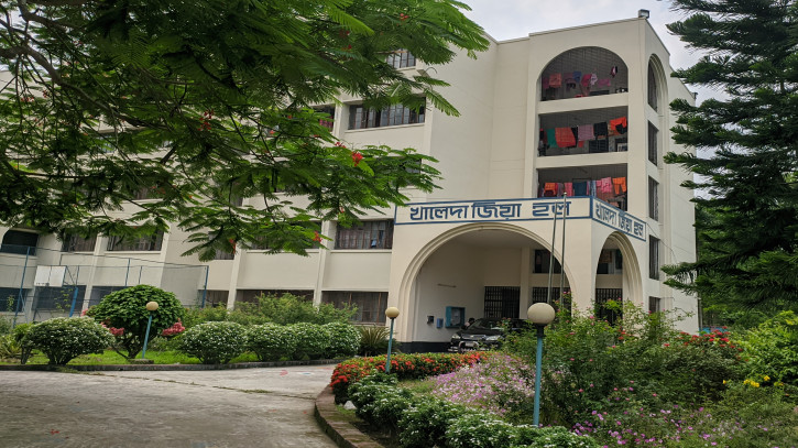 বৈদ্যুতিক দূর্ঘটনার শঙ্কা, ঝুঁকি নিয়ে হলে থাকছেন ইবি ছাত্রীরা বৈদ্যুতিক দূর্ঘটনার শঙ্কা, ঝুঁকি নিয়ে হলে থাকছেন ইবি ছাত্রীরা