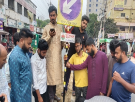 ‘সড়ক নির্দেশক’ স্থাপন করে ভর্তিচ্ছুদের পাশে রাবি ছাত্রদল