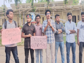 কুয়েট শিক্ষার্থীদের সাথে রাবি শিক্ষার্থীদের একাত্মতা পোষণ, ভিসির পদত্যাগ দাবি