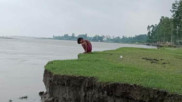 কমছে পানি বাড়ছে দুর্ভোগ, ভাঙনে দিশাহারা নদীপাড়ের মানুষ