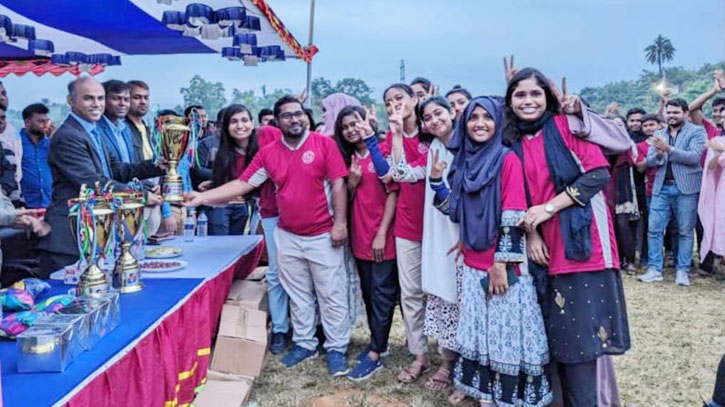 কুবিতে ভলিবল চ্যাম্পিয়ন বাংলা ও ফিন্যান্স বিভাগ কুবিতে ভলিবল চ্যাম্পিয়ন বাংলা ও ফিন্যান্স বিভাগ