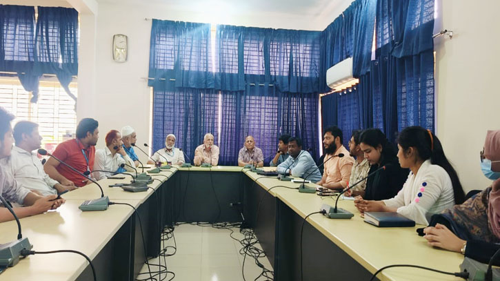 সমাবর্তন উপলক্ষে গবিসাসের সাথে প্রশাসনের মতবিনিময় সমাবর্তন উপলক্ষে গবিসাসের সাথে প্রশাসনের মতবিনিময়
