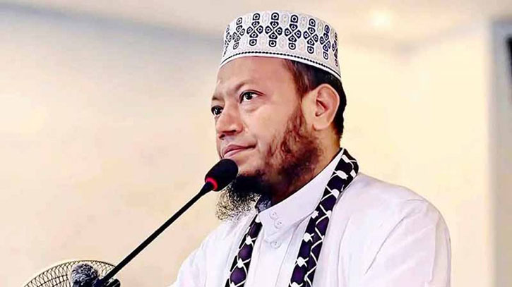 আমার তিন শিশুকন্যাকে দেখে রাইখেন : মুফতি আমীর হামজা