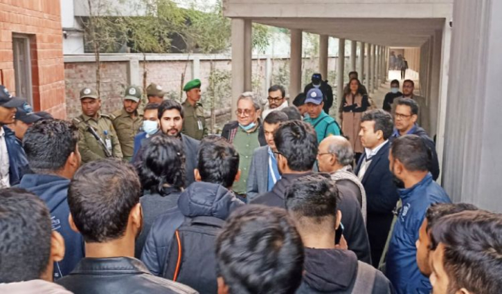 আন্দোলনরত শিক্ষার্থীদের সঙ্গে আলোচনায় ব্র্যাক কর্তৃপক্ষ