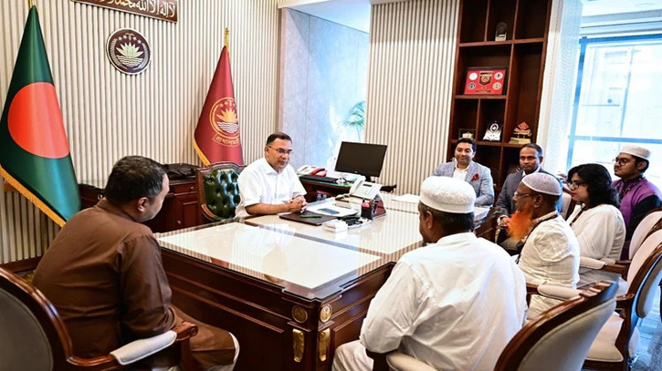 প্রধানমন্ত্রীর সঙ্গে সাক্ষাত করলেন প্রাথমিকের শিক্ষক নায়লা, আলতাফ ও রেজাউল