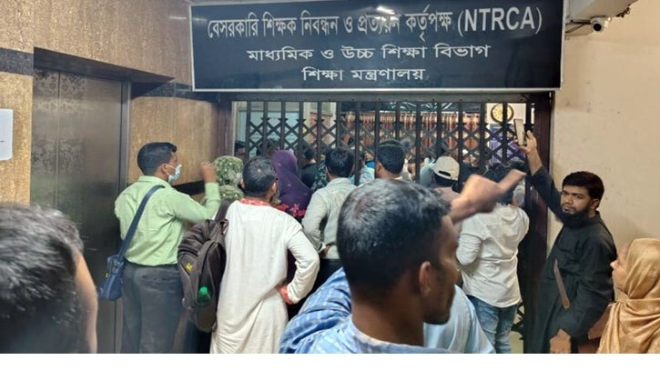 এনটিআরসিএর সামনে নিয়োগবঞ্চিতদের অবস্থান, বিক্ষোভ